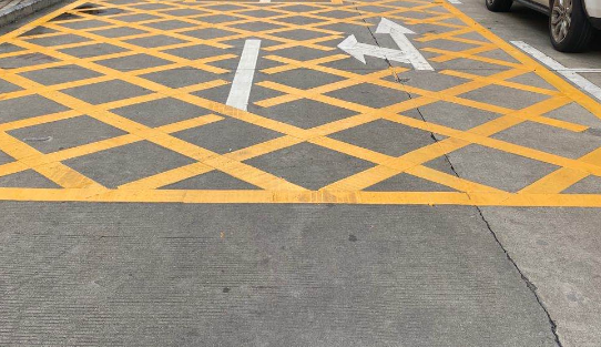 創(chuàng)意設計，優(yōu)雅彩繪，蘇州小區(qū)地面劃線方案讓生活更加便捷和美好