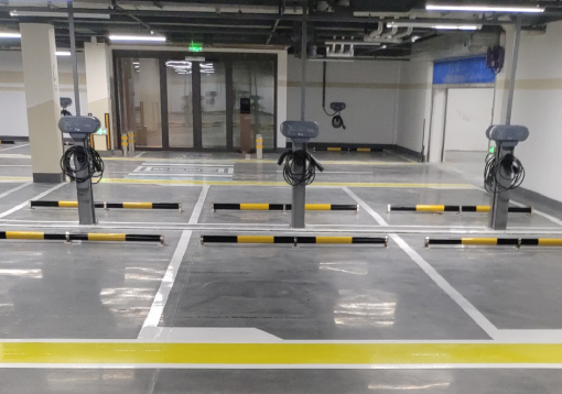 舞動(dòng)城市的動(dòng)感線(xiàn)條，飛揚(yáng)市政無(wú)錫專(zhuān)業(yè)畫(huà)車(chē)位線(xiàn)服務(wù)