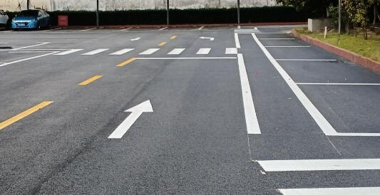 蘇州廠區(qū)劃線解讀，100個(gè)小車位需要多少桶油漆？