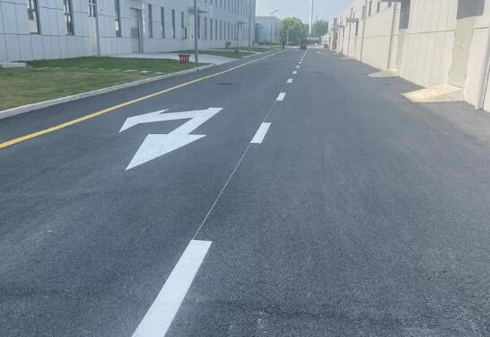 蘇州廠區(qū)劃線認準專業(yè)團隊，施工周期短，標線耐磨抗造